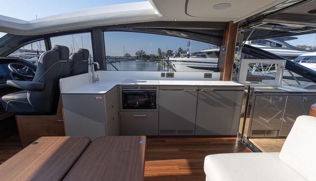 V55132 yacht for sale 27