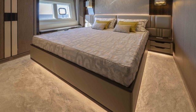 FOUR JOYS yacht for sale 18