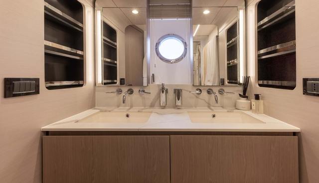 BELLA KATRIN - AZIMUT 72 yacht for sale 23
