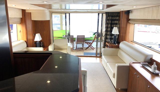 MANHATTAN 70 yacht for sale 13