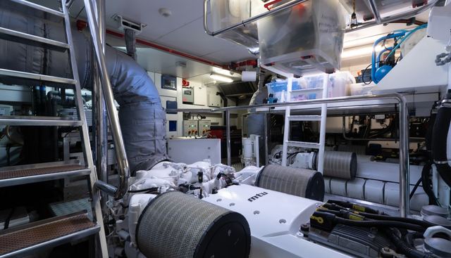 ROUND MIDNIGHT yacht for sale 62