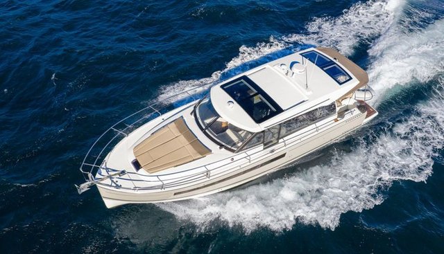 Bee's Knees yacht for sale 4