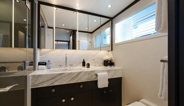 Emerald yacht for sale 28
