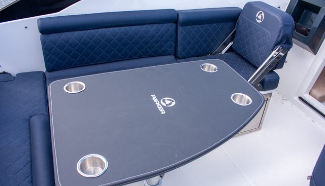 Parker 630 DC yacht for sale 38