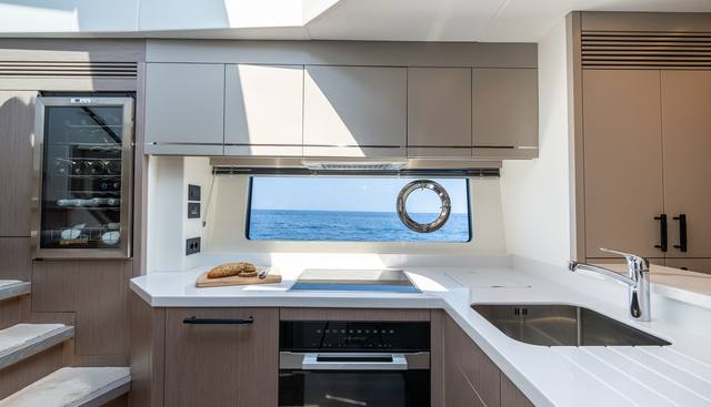 FLASH yacht for sale 22