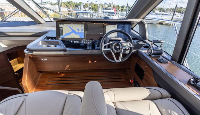 F58015 yacht for sale 27