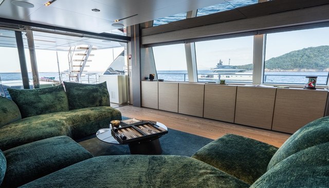 QUEEN J III yacht for sale 43