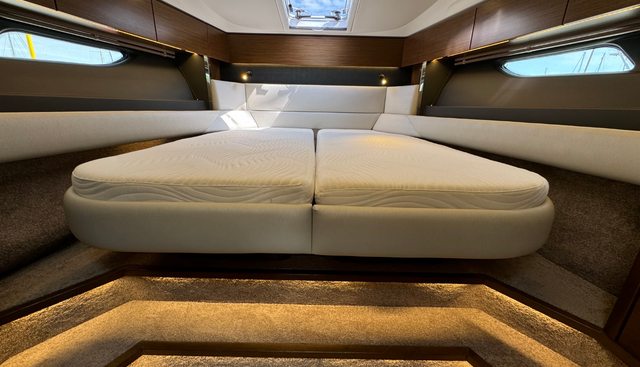 Roxy 2 yacht for sale 33