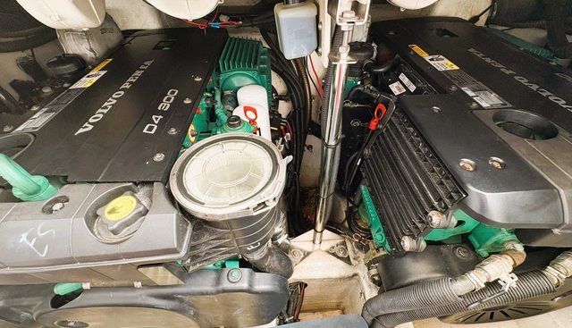 F380 yacht for sale 25