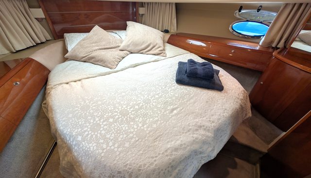 Getaway yacht for sale 22