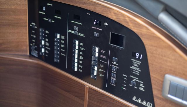 V55132 yacht for sale 45