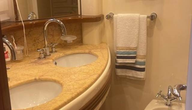 Azimut 80 yacht for sale 20