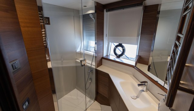 F65042 yacht for sale 34