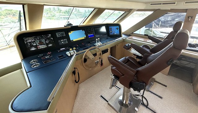 Hatteras 92' yacht for sale 24