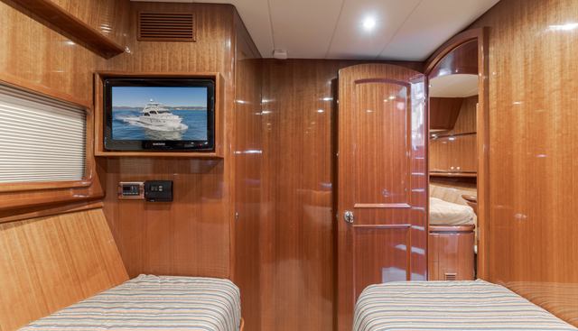 MALOU yacht for sale 30