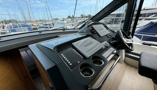 Roxy 2 yacht for sale 24