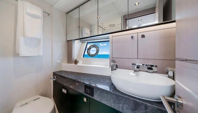 MANHATTAN 68 yacht for sale 35