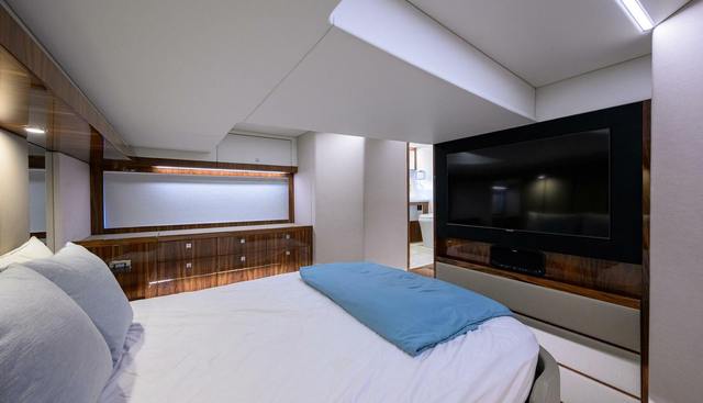 Command At Sea yacht for sale 68