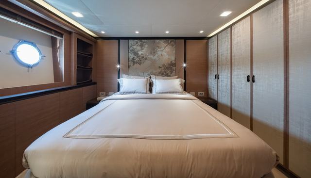 Bella Luna yacht for sale 32