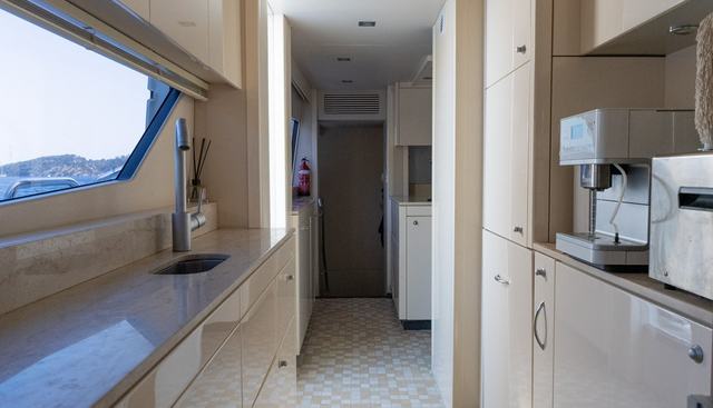 ROUND MIDNIGHT yacht for sale 33