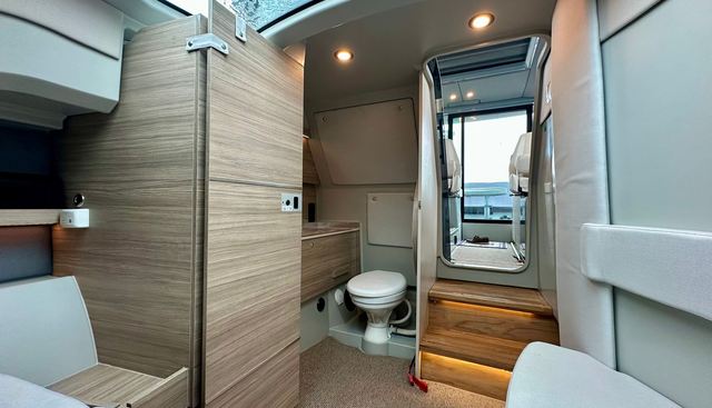 GEE WHIZZ yacht for sale 32