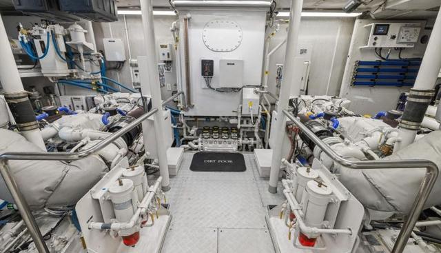 DIRT POOR yacht for sale 84