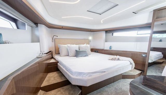 F4.9 yacht for sale 44