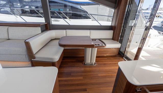 F65042 yacht for sale 22