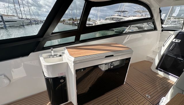 Bavaria Vida 33 Hard Top Layout 2-PALMA BOAT SHOW DISCOUNT SAVE:  22.000€ yacht for sale 14