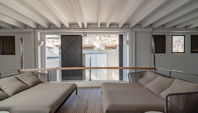 M&M yacht for sale 25
