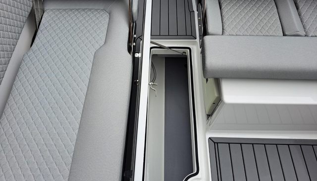 F700 yacht for sale 29