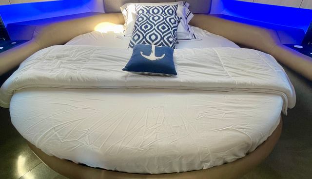 Bermuda Blue yacht for sale 20