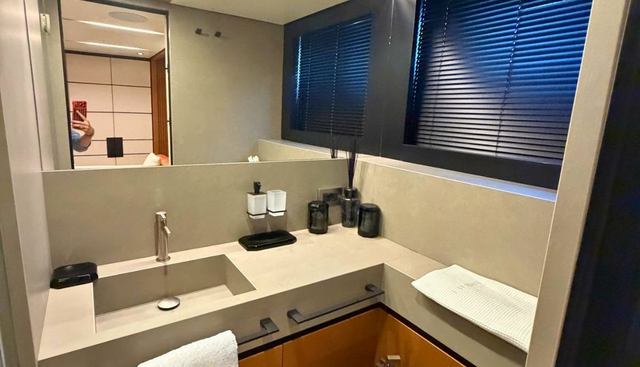 Carat yacht for sale 29