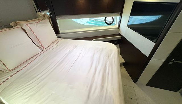 Y76 yacht for sale 37