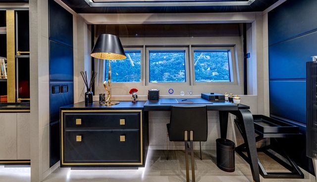 Black Legend yacht for sale 28