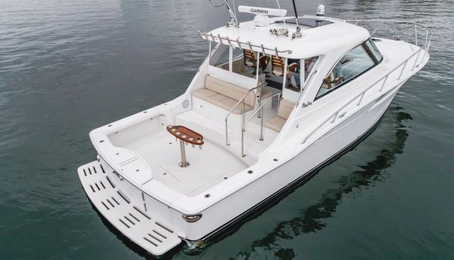 Commodore Two yacht for sale 24