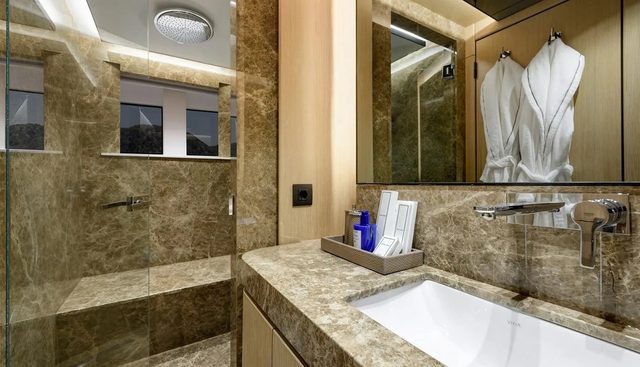 LADY LUNA yacht for sale 40