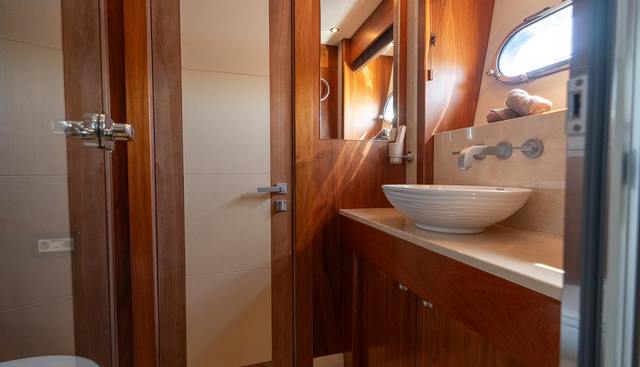 ROUND MIDNIGHT yacht for sale 43