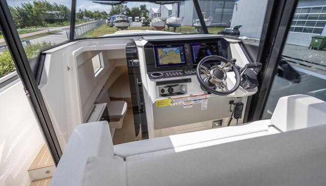 340GTWA-180 yacht for sale 18