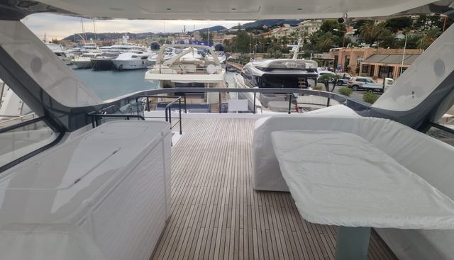 Azimut 72 Fly  yacht for sale 4