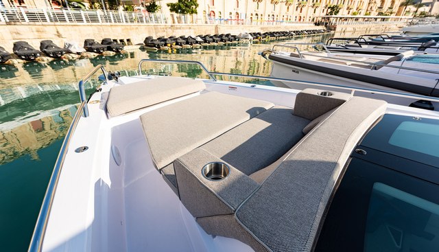Nautiful yacht for sale 9
