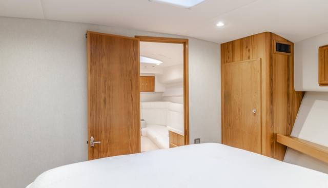 Commodore Two yacht for sale 59