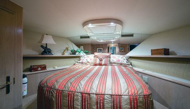 ENCHANTRESS yacht for sale 37