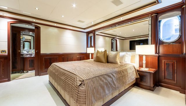 QUEEN MAVIA yacht for sale 32