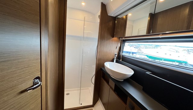 Mollie yacht for sale 33