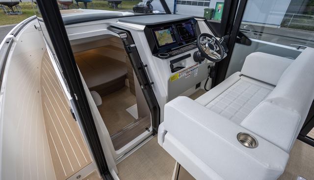 340GTWA-180 yacht for sale 19