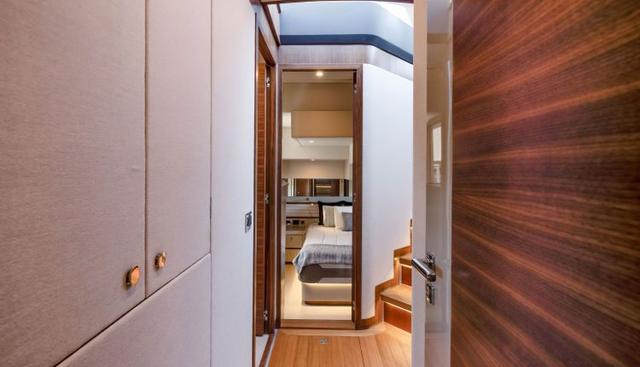 54 DAYBRIDGE yacht for sale 28