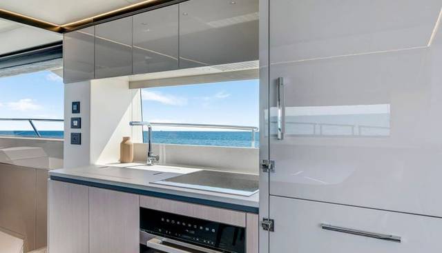 MANHATTAN 68 yacht for sale 15