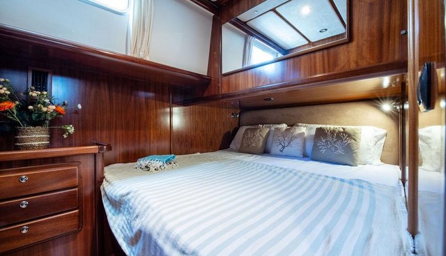 NIU TRANQUIL yacht for sale 375