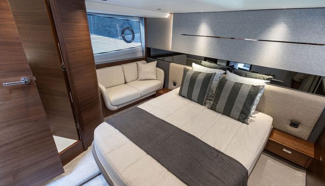 V50979 yacht for sale 17